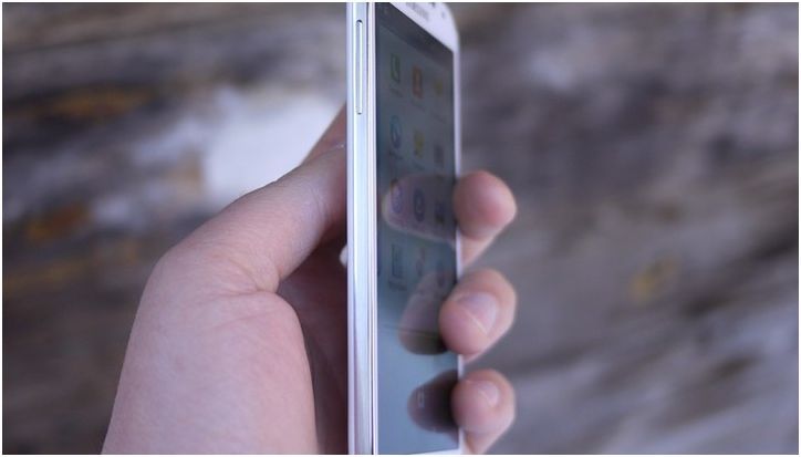 Пластиковый король. Один день с Samsung Galaxy S4 (пластиковый, король, один, день) Пластиковый король. Один день с Samsung Galaxy S4