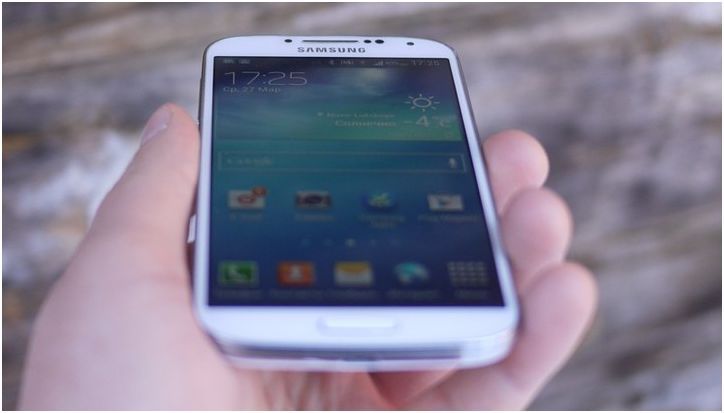 Пластиковый король. Один день с Samsung Galaxy S4 (пластиковый, король, один, день) Пластиковый король. Один день с Samsung Galaxy S4