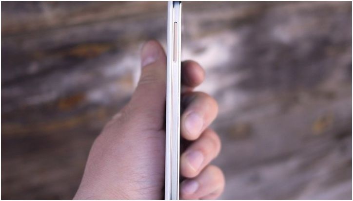 Пластиковый король. Один день с Samsung Galaxy S4 (пластиковый, король, один, день) Пластиковый король. Один день с Samsung Galaxy S4