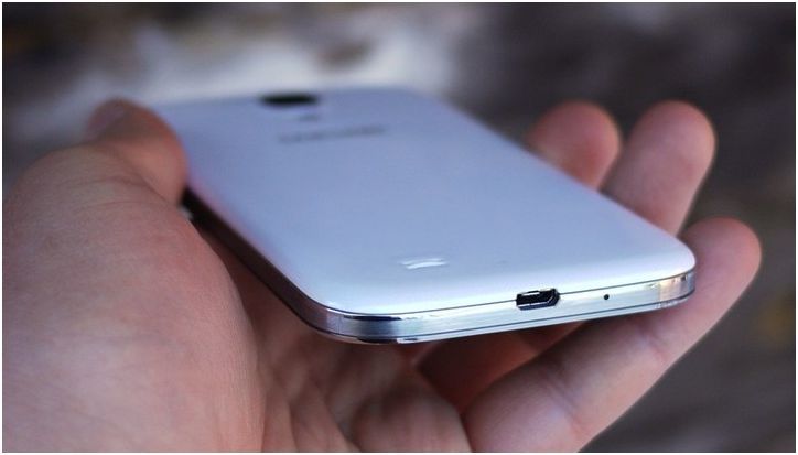 Пластиковый король. Один день с Samsung Galaxy S4 (пластиковый, король, один, день) Пластиковый король. Один день с Samsung Galaxy S4