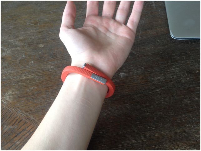 Посчитай себя сам. Обзор фитнес-браслета Jawbone UP 24