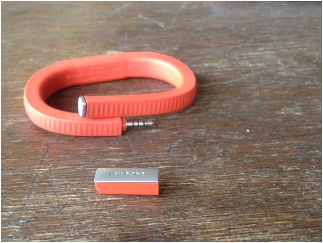 Посчитай себя сам. Обзор фитнес-браслета Jawbone UP 24