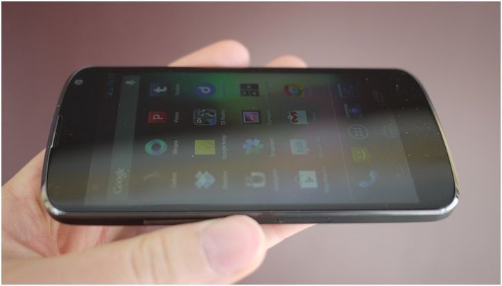 Черный прямоугольник. Обзор смартфона Nexus 4 от Google и LG
