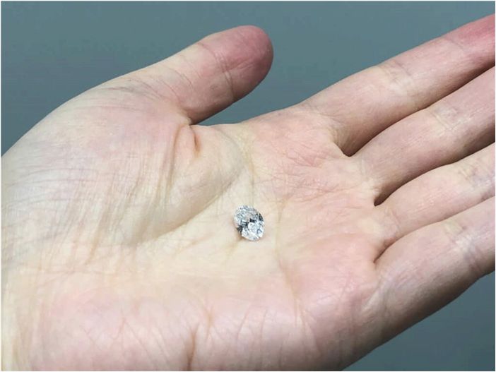 Алмаз из мантии Земли раскрывает богатую водой среду
