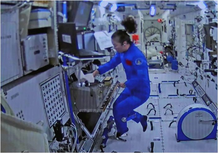На китайской космической станции завершена новая внекорабельная деятельность