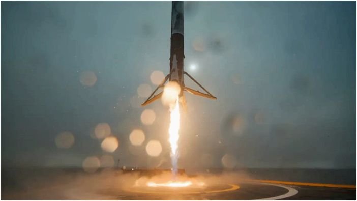 SpaceX запустила и посадила три ракеты за три дня